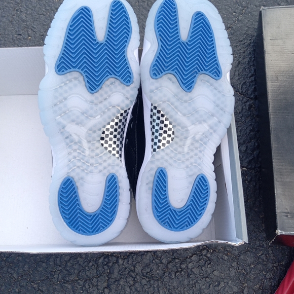 Air Jordan 11 Retro Low,  'Space Jam' - Picture 4 of 5